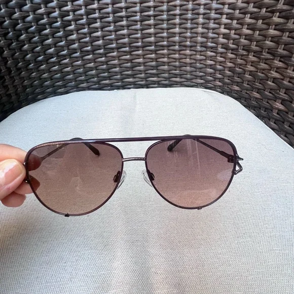 QUAY AUSTRALIA HIGH KEY TWIST SUNGLASSES - Picture 3 of 11